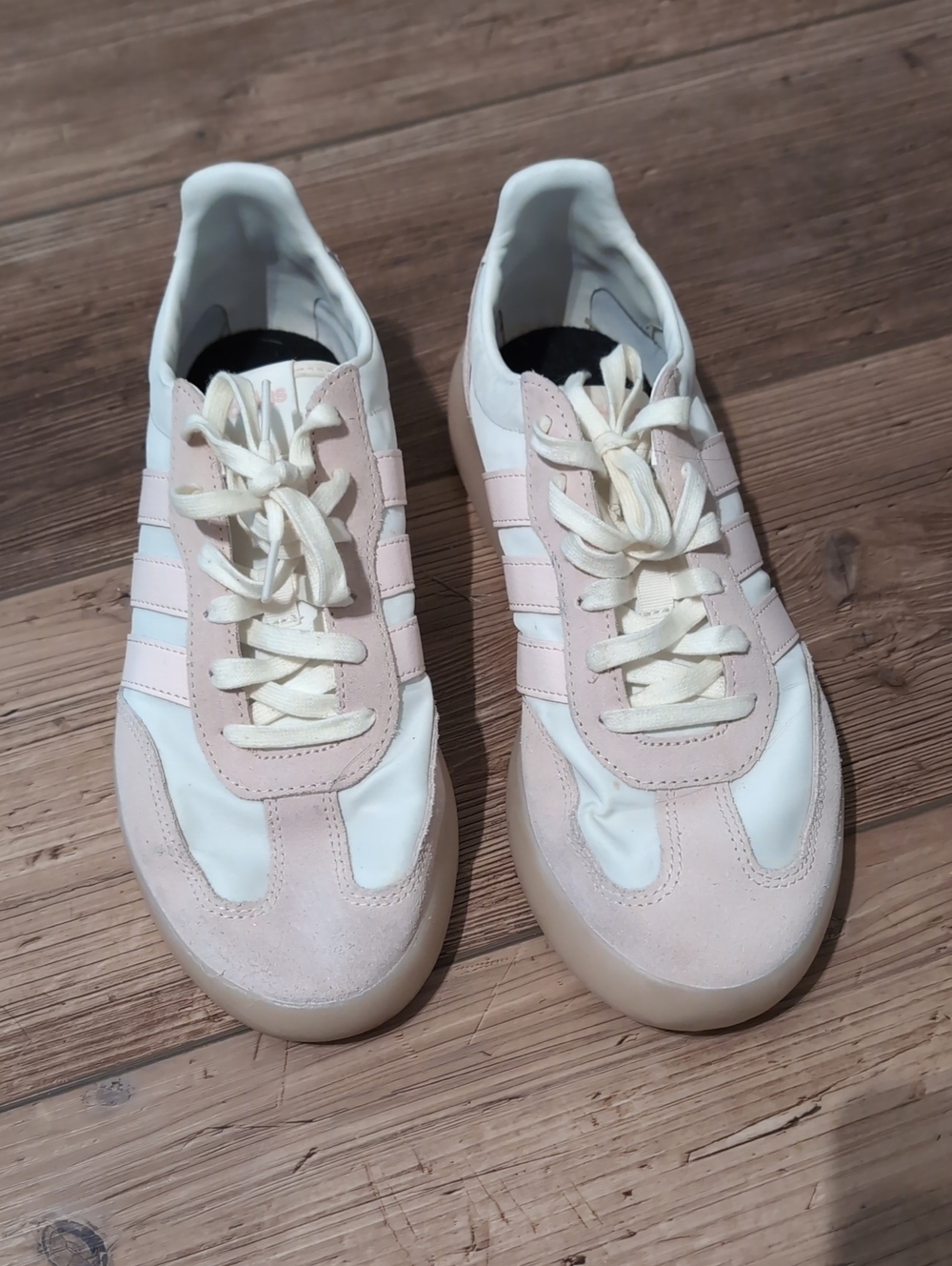 Adidas Women’s Casual Lace-Up Sneakers in White and Light Pink Size 8